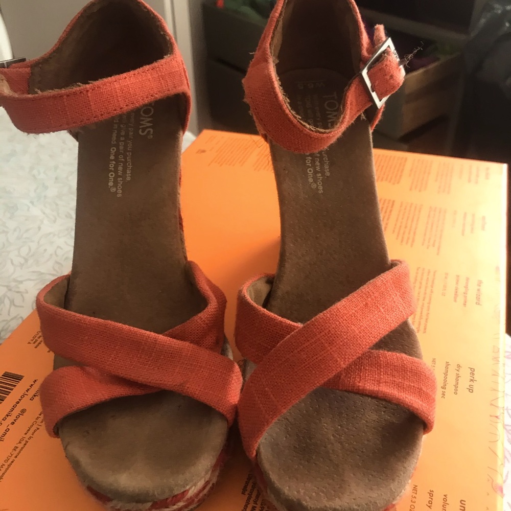 TOMS wedges